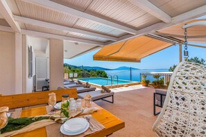 Outdoor dining - Villa St.Martin-Reef (Martinscica)
