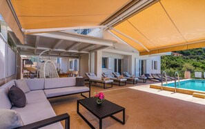 Outdoor pool, a heated pool - Villa St.Martin-Reef (Martinscica)