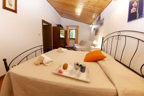 A bedroom with a bed, bedside table, and a window. - Wonderful private villa for 7 people with WIFI, private pool, TV, terrace and pets allowed (Bagni Di Lucca)