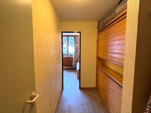 Interior - Studio for 4, central location, south-facing balcony, non-smoker (Valfréjus)