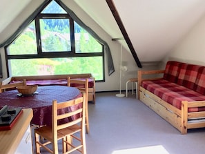 TV - Mountain Studio Near Shops and Ski Lifts - Sleeps 4 (Vars)