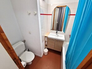 Bathroom - Charming Studio for 4 in Resort Center, Steps from Slopes (Valfréjus)