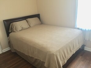 3 slaapkamers, een strijkplank/strijkijzer, wifi, beddengoed