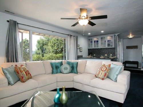 PICTURESQUE BLUFF SIDE APARTMENT IN HOME