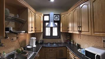 Fridge, microwave, stovetop, electric kettle
