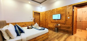 Luxury Pocket | 1 bedroom, Egyptian cotton sheets, premium bedding, pillow-top beds
