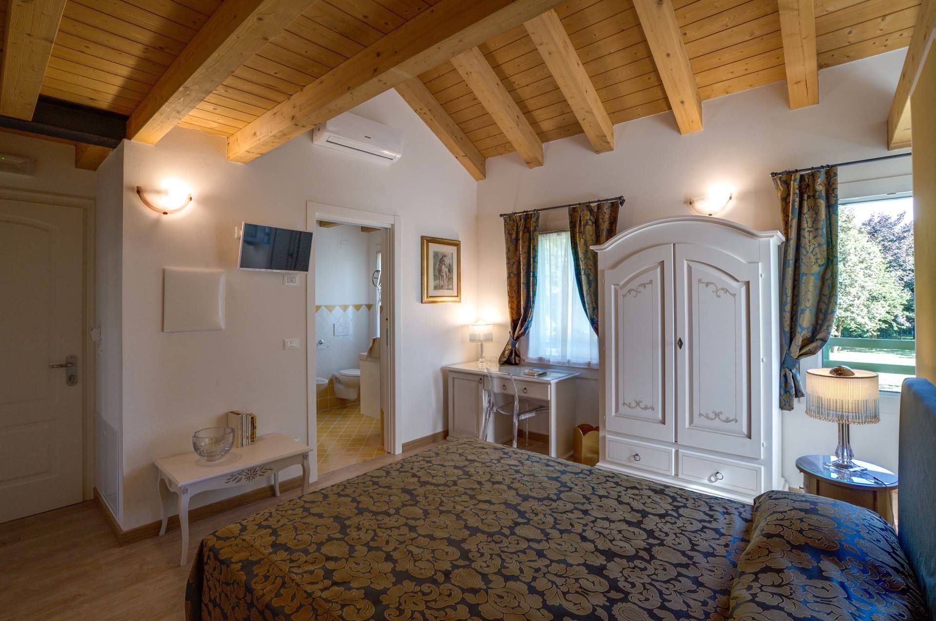 Una cassaforte in camera, tende oscuranti, Wi-Fi gratuito, lenzuola