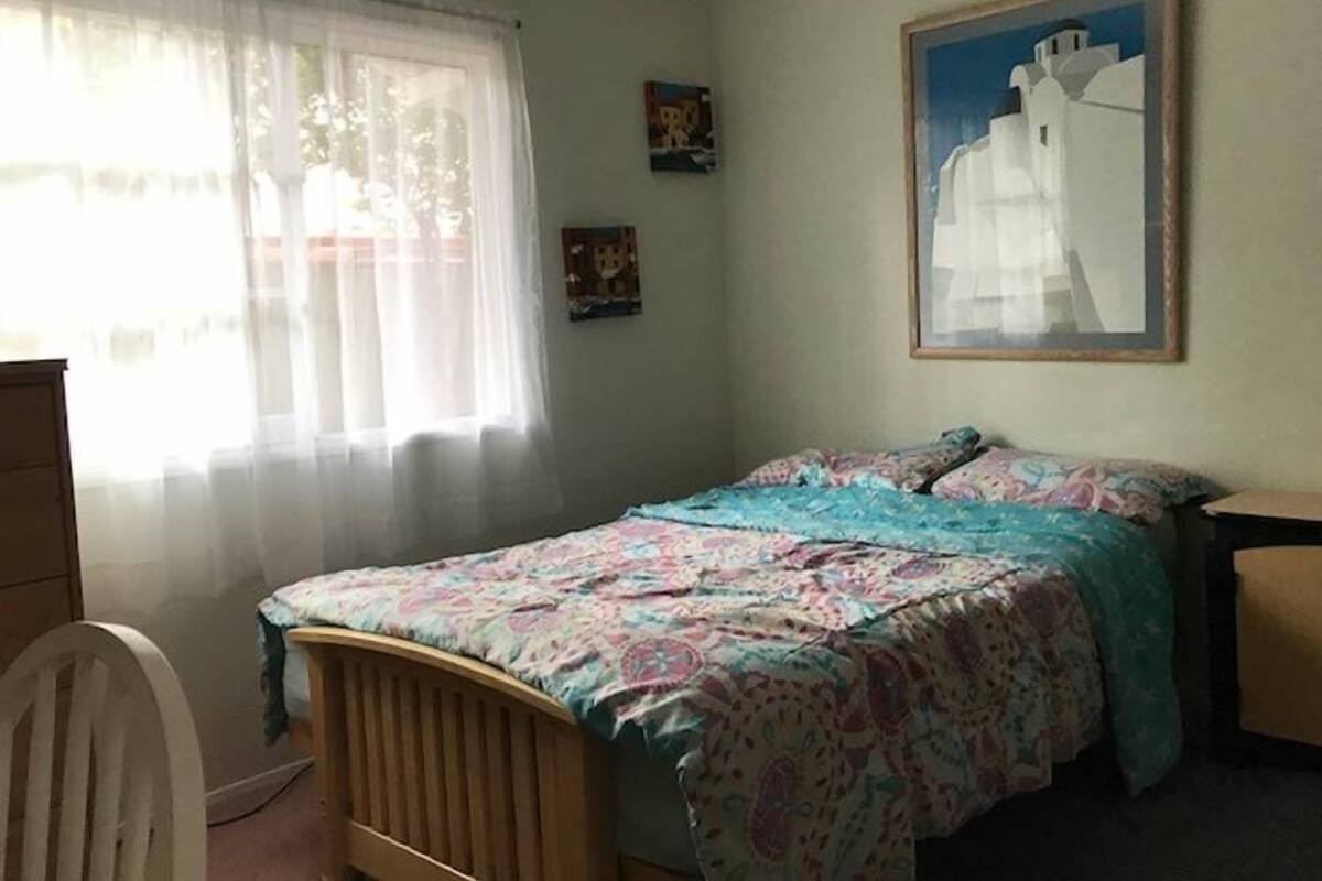 Standard Double Room Single Use, 1 Queen Bed, Non Smoking, Shared Bathroom | Desk, laptop workspace, free WiFi, bed sheets