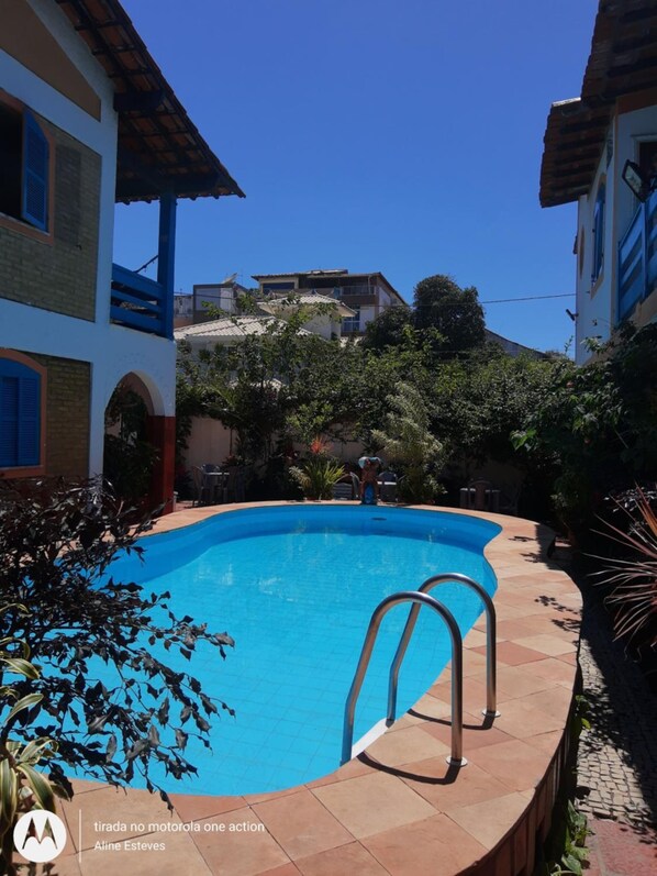 สระว่ายน้ำกลางแจ้ง