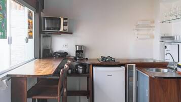Design Apartment, Berbilang Katil, Non Smoking, Sea View | Dapur peribadi | Ketuhar gelombang mikro, cerek elektrik, pembakar roti, pengisar