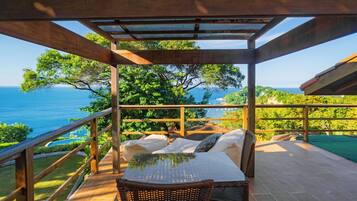 Apartamento romântico, 1 cama Queen, para não fumantes | Terraço/pátio