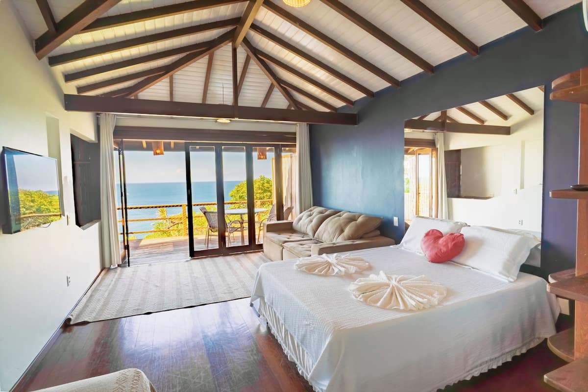 Grand Apartment | Minibar, individually decorated, individually furnished, soundproofing