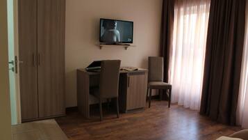 6 habitaciones, minibar, escritorio y sistema de insonorización