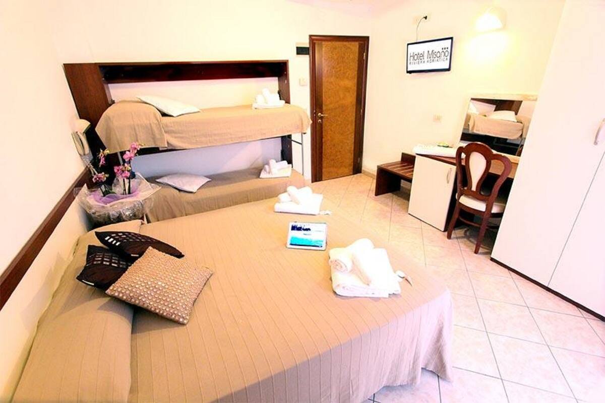 Standard Quadruple Room | Minibar, in-room safe, free WiFi, bed sheets