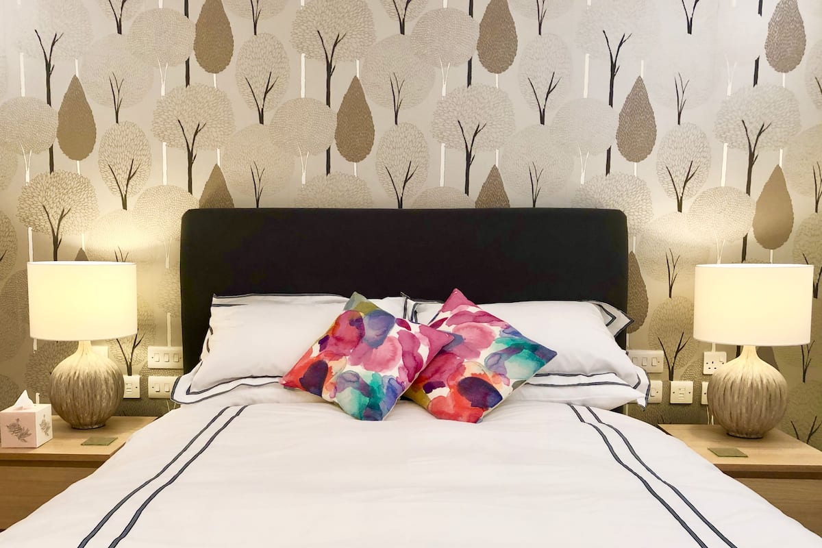 Design tweepersoonskamer, en-suite badkamer | Pillowtop-bedden, verduisterende gordijnen, een strijkplank/strijkijzer
