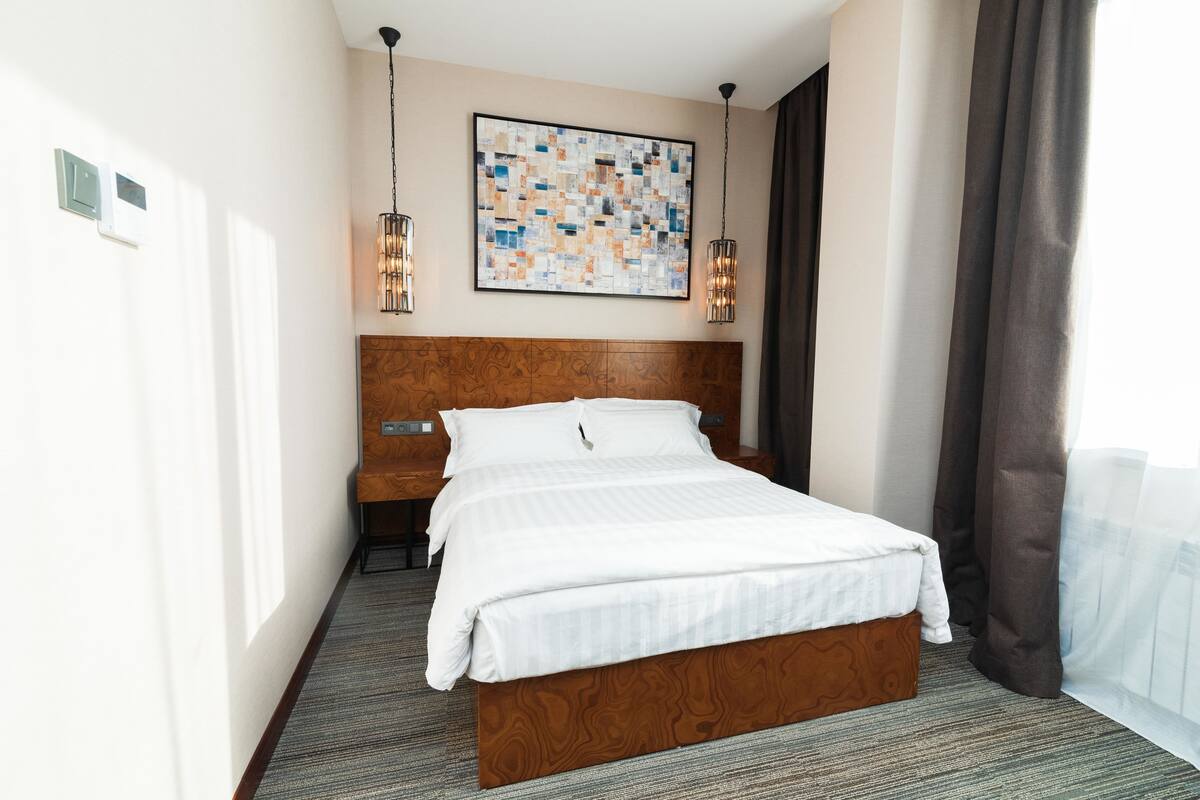 Chambre supérieure double | Coffre-fort, fer et planche à repasser, accès au Wi-Fi (inclus)