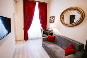 Junior Suite | Bar mini, peti besi dalam bilik, dihias secara berasingan 