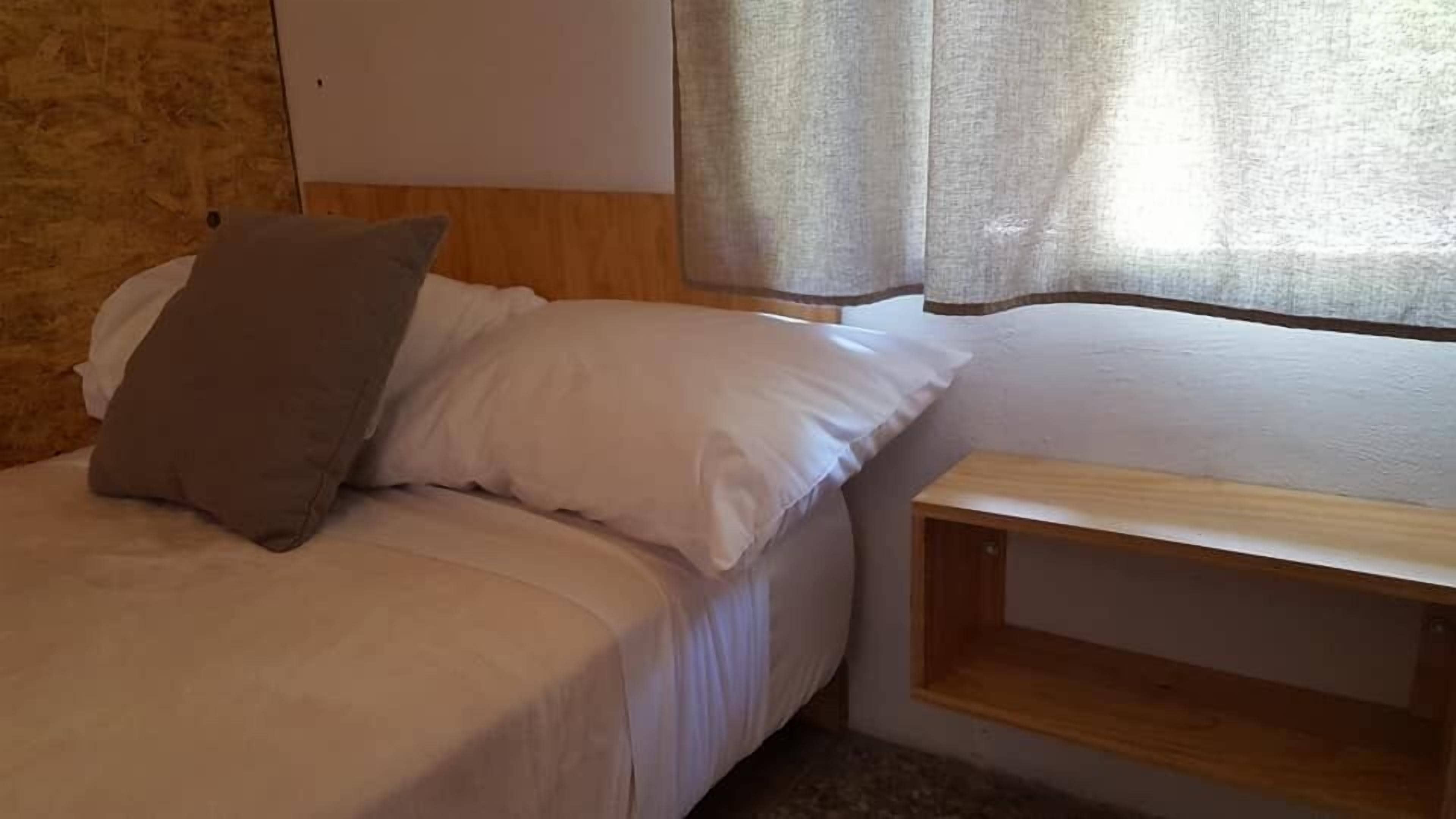 Habitación triple básica, varias camas, para no fumadores | Wifi gratis, ropa de cama y acceso para silla de ruedas 