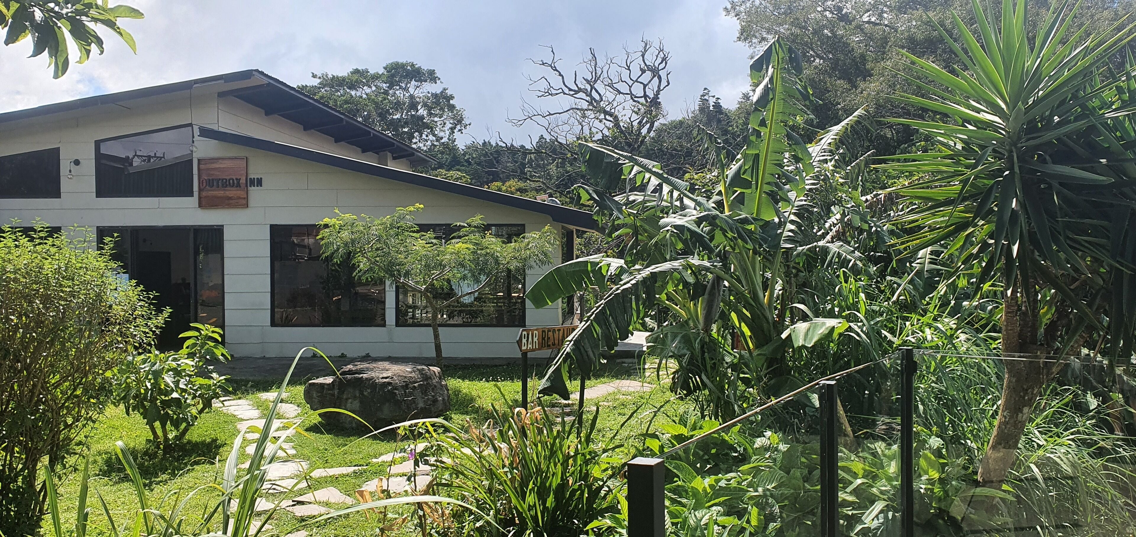 Vista frontal de la propiedad