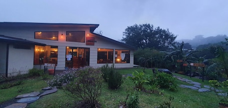 Fachada de la propiedad