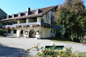 Front of property - Apparthotel Jagdhof (Bad Griesbach im Rottal)