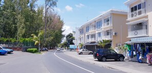 Parkplätze auf dem Gelände, Auto empfohlen