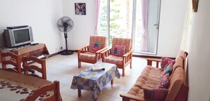 Fernseher, Kinderspielzeug, Bücher