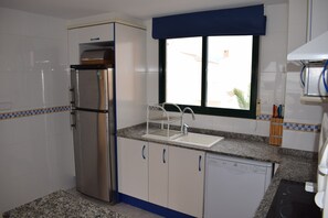 Refrigerador, microondas, horno y lavavajillas 