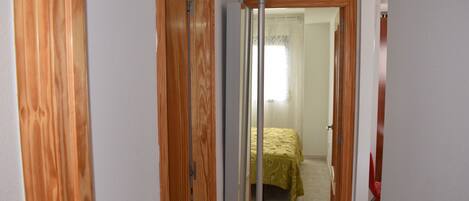 2 多间卧室、熨斗/熨衣板、免费 WiFi、床单