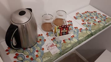 Caja de seguridad en la habitaciĂłn y escritorio