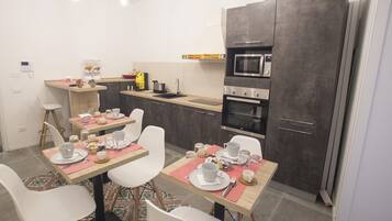 ๋งค์ผ ํ ๋ธ๋ ํผ์คํธ ์์นจ ์์ฌ(1์ธ๋น EUR 5)