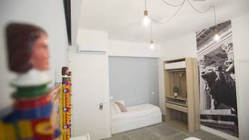 Deluxe-Dreibettzimmer, barrierefrei, Stadtblick | Zimmerausstattung