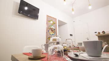 Desayuno completo diario (EUR 5 por persona)