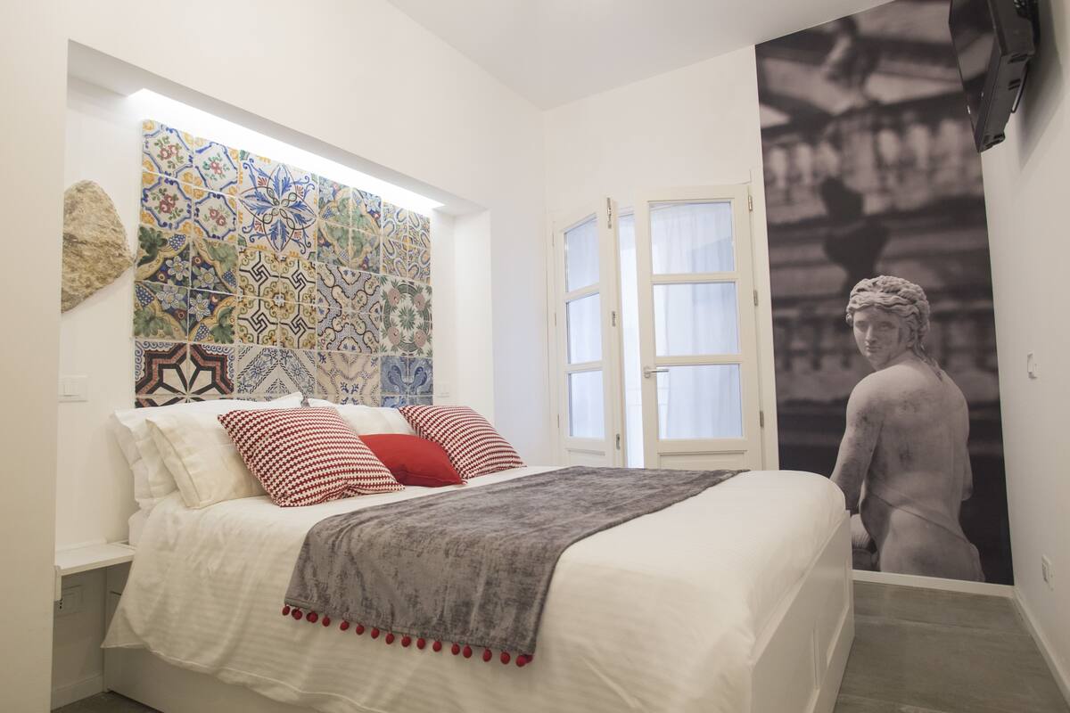In-room safe, desk, soundproofing, iron/ironing board (on request)