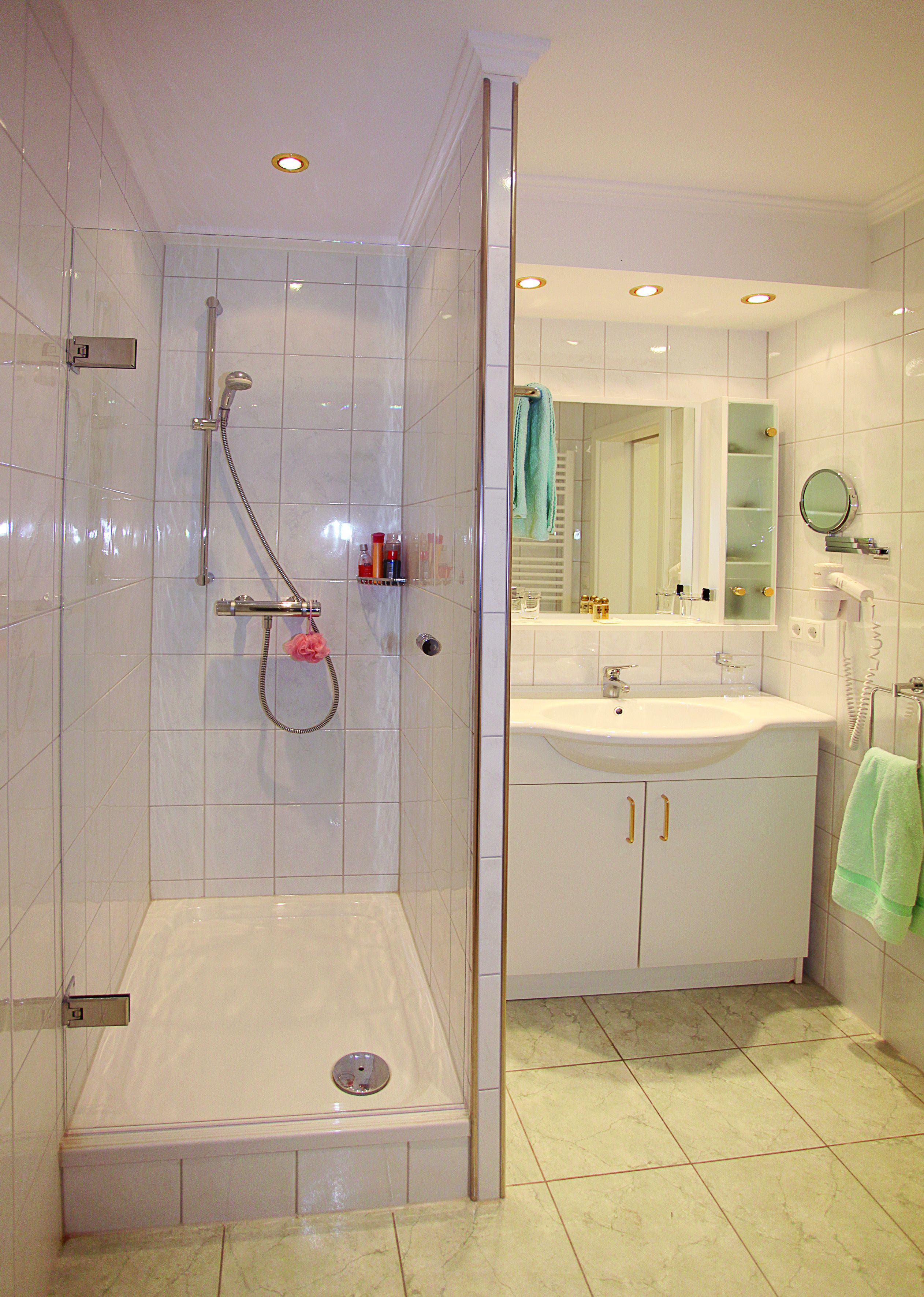 Suite | Badezimmer | Dusche, Haartrockner