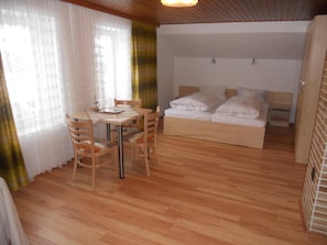 Hypo-allergenic bedding, down comforters, blackout drapes, WiFi - Haus Hildegunde (Bad Fuessing)
