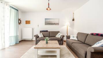 Smart-TV, Bücher, Stereoanlage