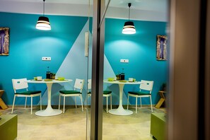 高级公寓 | 客房内用餐