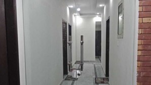 Lobby lounge - Hotel Mall INN (Lahore)