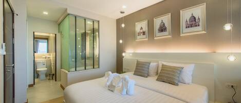 1 室のベッドルーム、セーフティボックス (室内)、デスク、アイロン / アイロン台