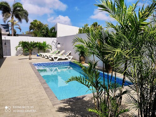 My inox Beautiful studio with pool, very close to Eagle Beach