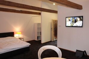 Apartment (Mandarin) | Desk, soundproofing, rollaway beds, free WiFi