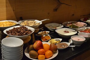A buffet with various food items including fruits, cereals, and desserts. - Hotel Dein Franz (Bad Fuessing)