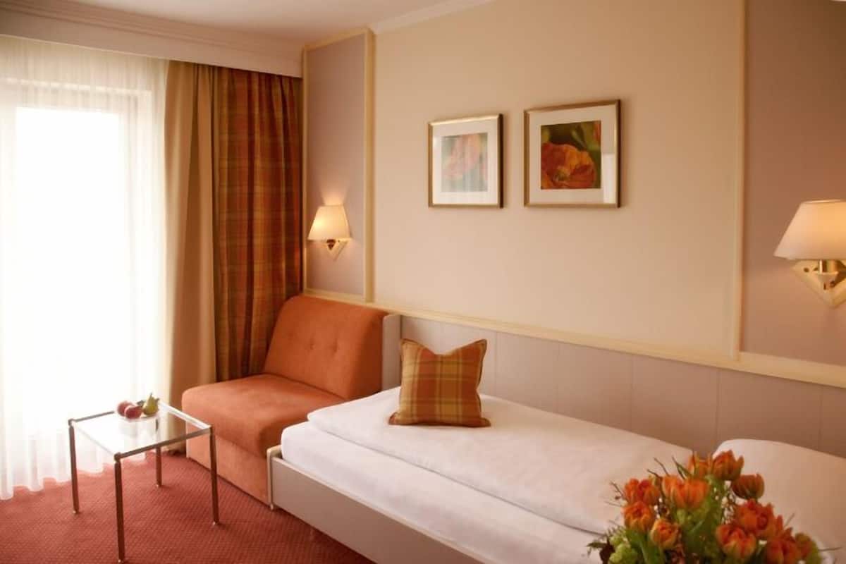 Single Room | In-room safe, desk, blackout drapes, free WiFi