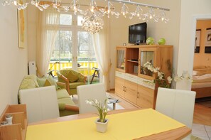 Comfort-Apartment | Wohnbereich | Flachbildfernseher