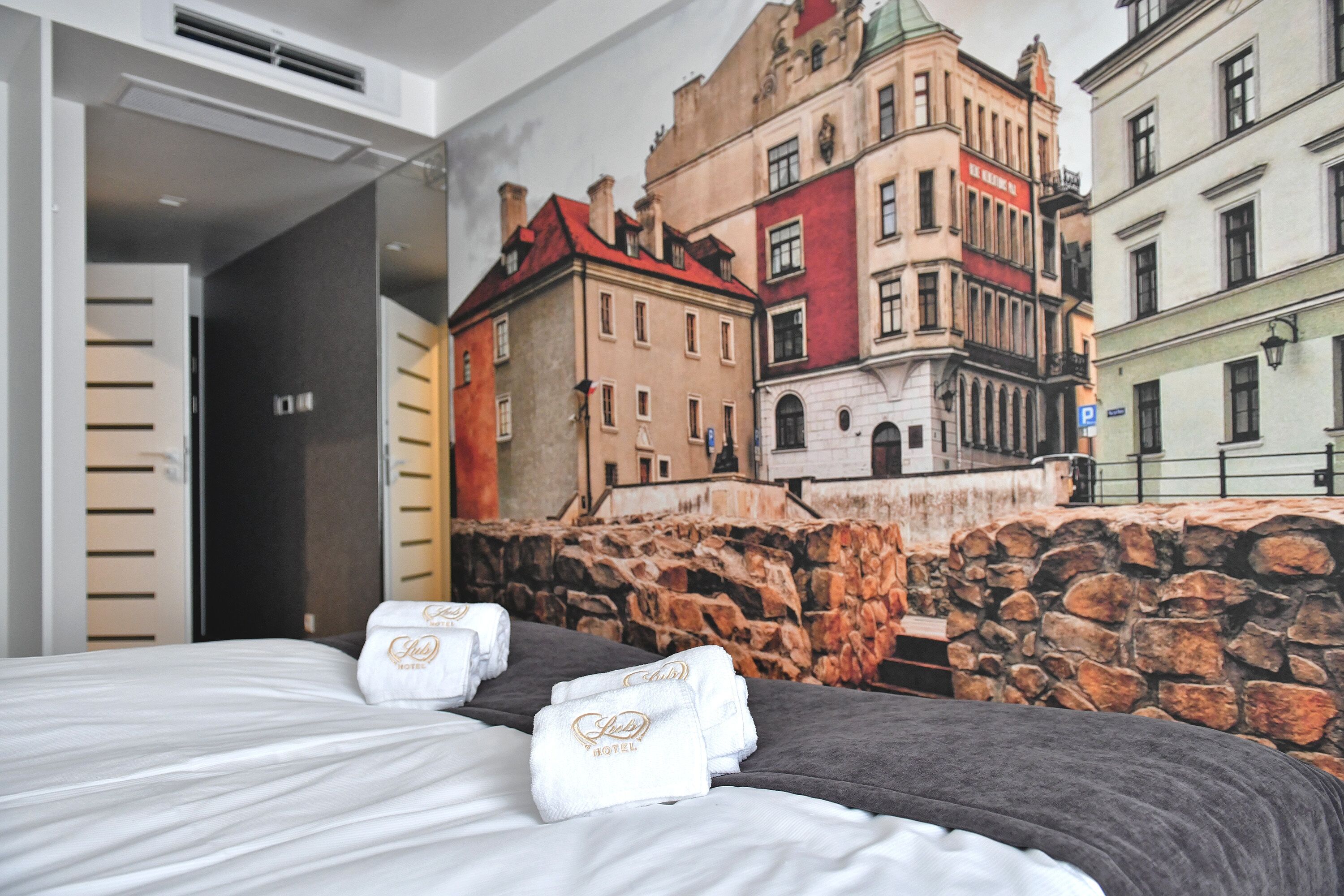 standard double room single use | exterior detail