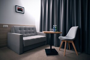 Dobbeltrom – deluxe | Allergitestet sengetøy, safe på rommet, skrivebord og lydisolert