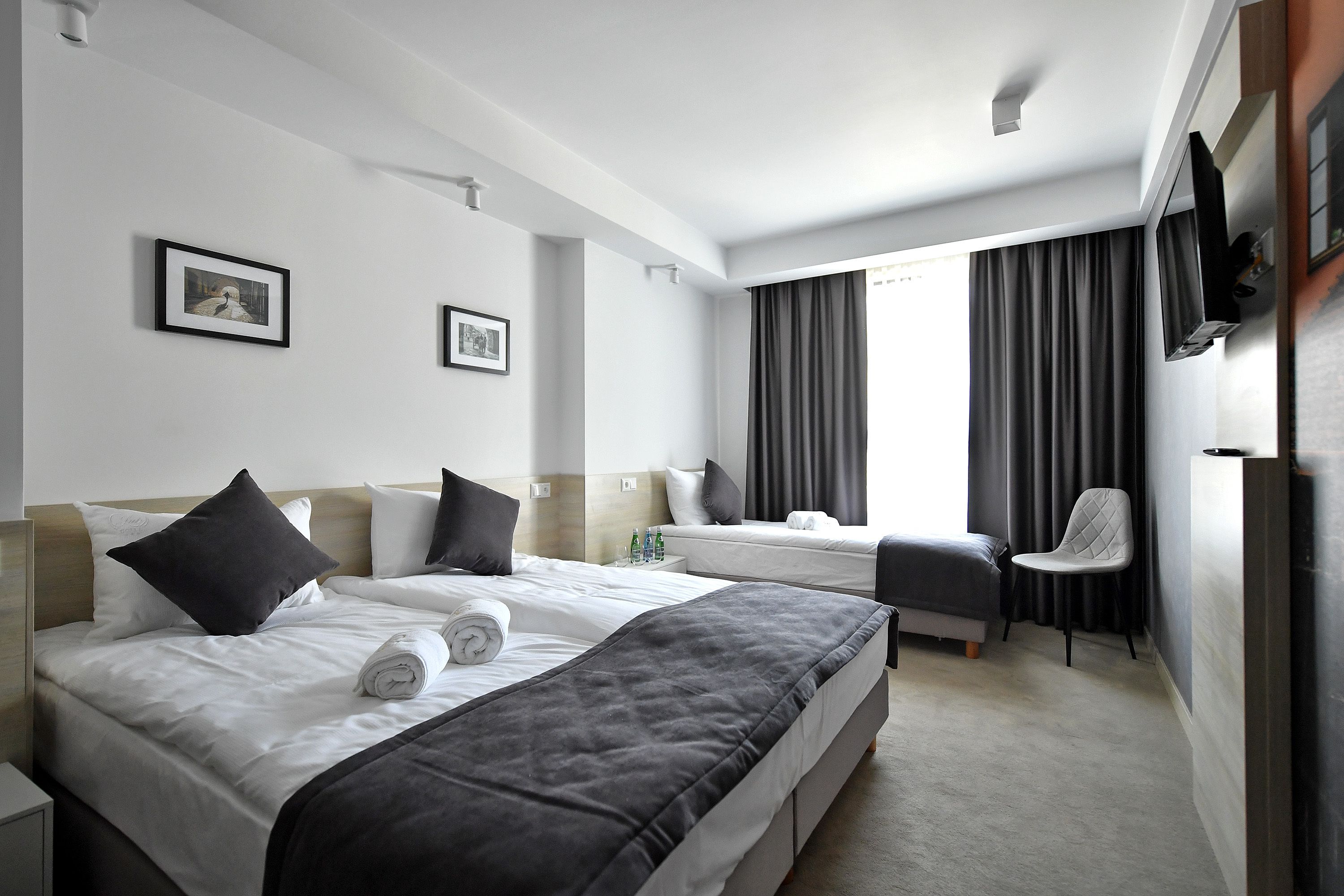 standard triple room | hypo-allergenic bedding, in-room safe, desk, soundproofing