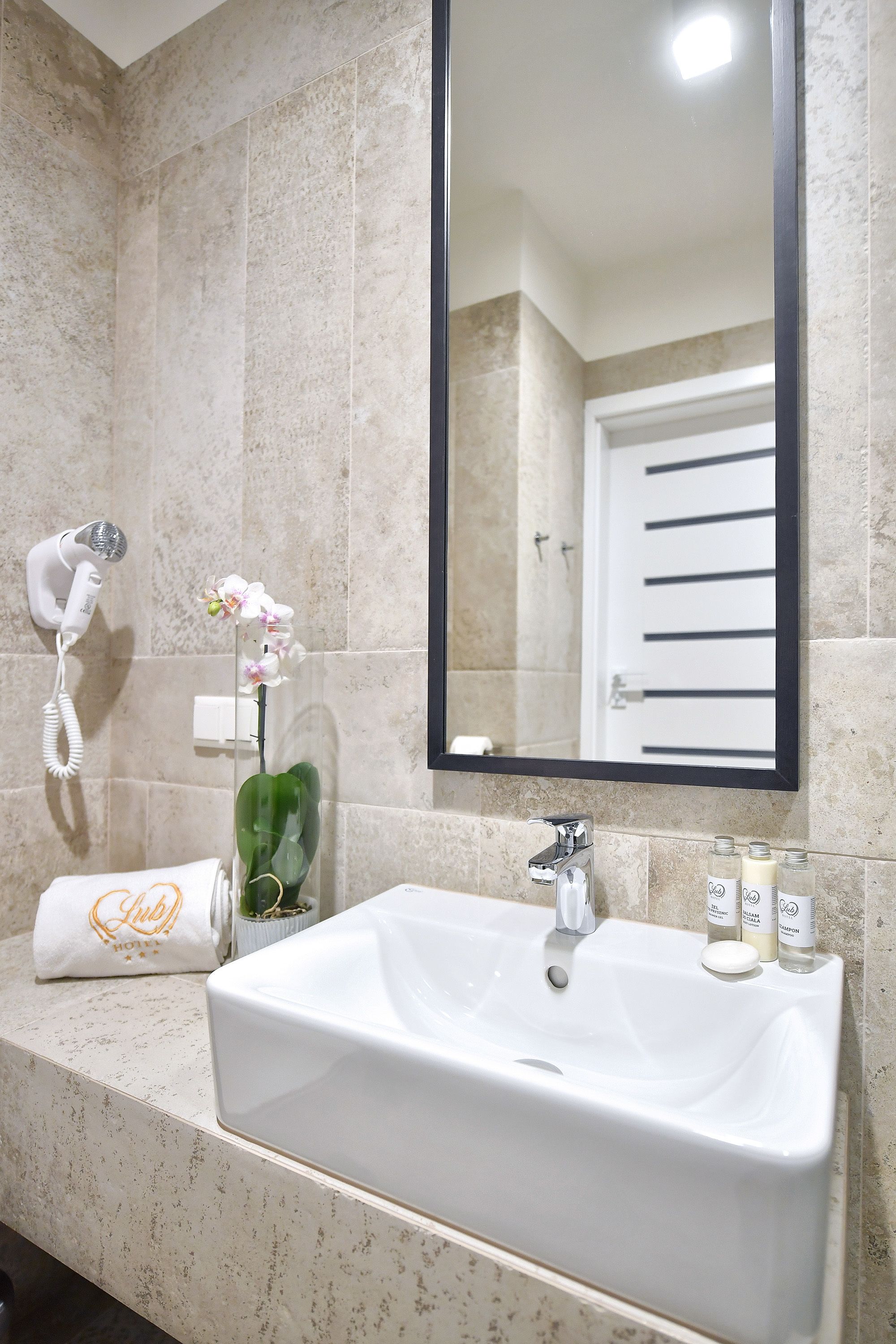 economy double room | bathroom | shower, free toiletries, hair dryer, towels