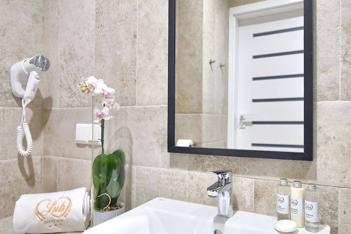 economy double room | bathroom | shower, free toiletries, hair dryer, towels